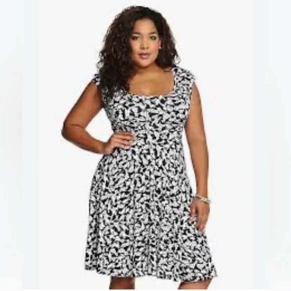 Hot Topic Disney 101 Dalmatians Dog Print Dress Black White Disneyland resort - Picture 1 of 9